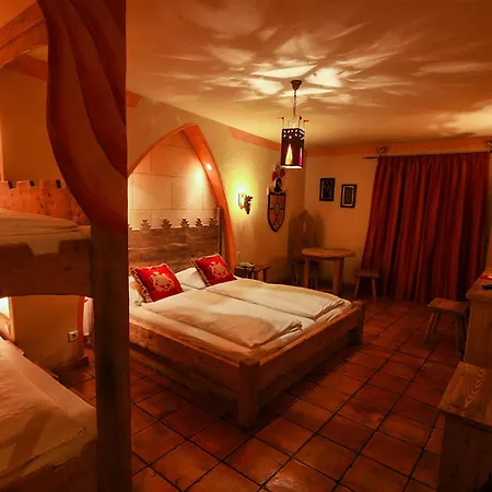酒店 4-sterne Burghotel Castillo Alcazar, Europa-park Erlebnis-resort 4*