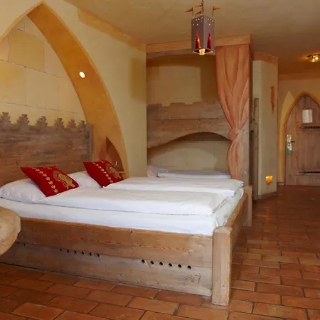 酒店 4-sterne Burghotel Castillo Alcazar, Europa-park Erlebnis-resort