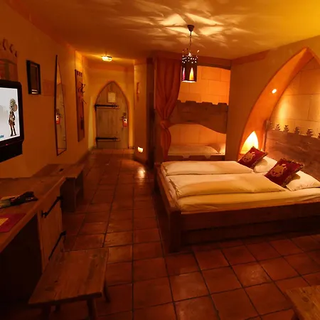 酒店 4-sterne Burghotel Castillo Alcazar, Europa-park Erlebnis-resort