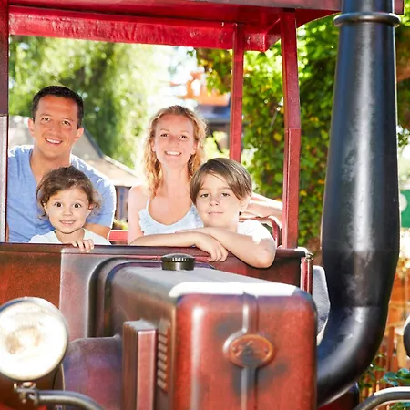 4-sterne Burghotel Castillo Alcazar, Europa-park Erlebnis-resort מלון רוסט